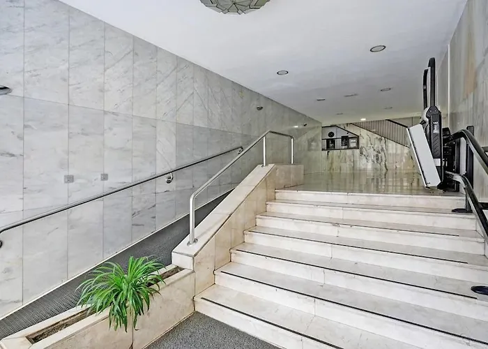 GRANADA Piso en calle Arabial 117 JUNTO A EL CORTE INGLÉS
